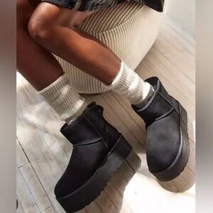UGG Classic Ultra Mini Platform Size 9